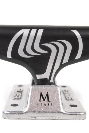 Nákladní automobily Stříbrná - Třída M Dutá černá/surová