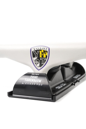 Nákladní automobily Silver - M-Class Hollow Yoshi Tanenbaum bílá