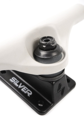 Nákladní automobily Silver - M-Class Hollow Yoshi Tanenbaum bílá